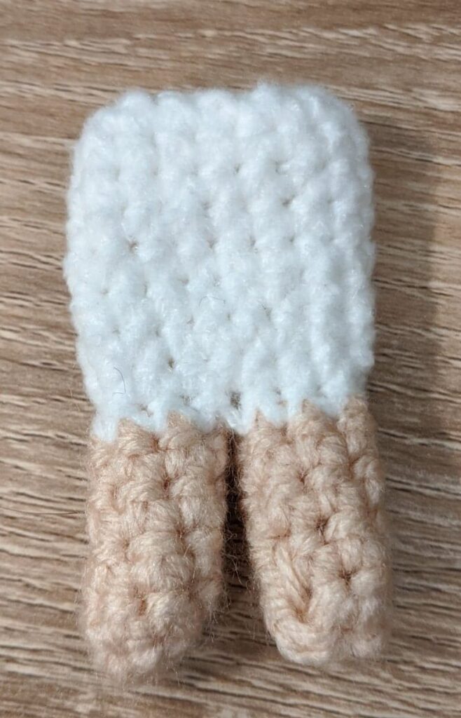 legs and body for amigurumi fox girl in a free pattern