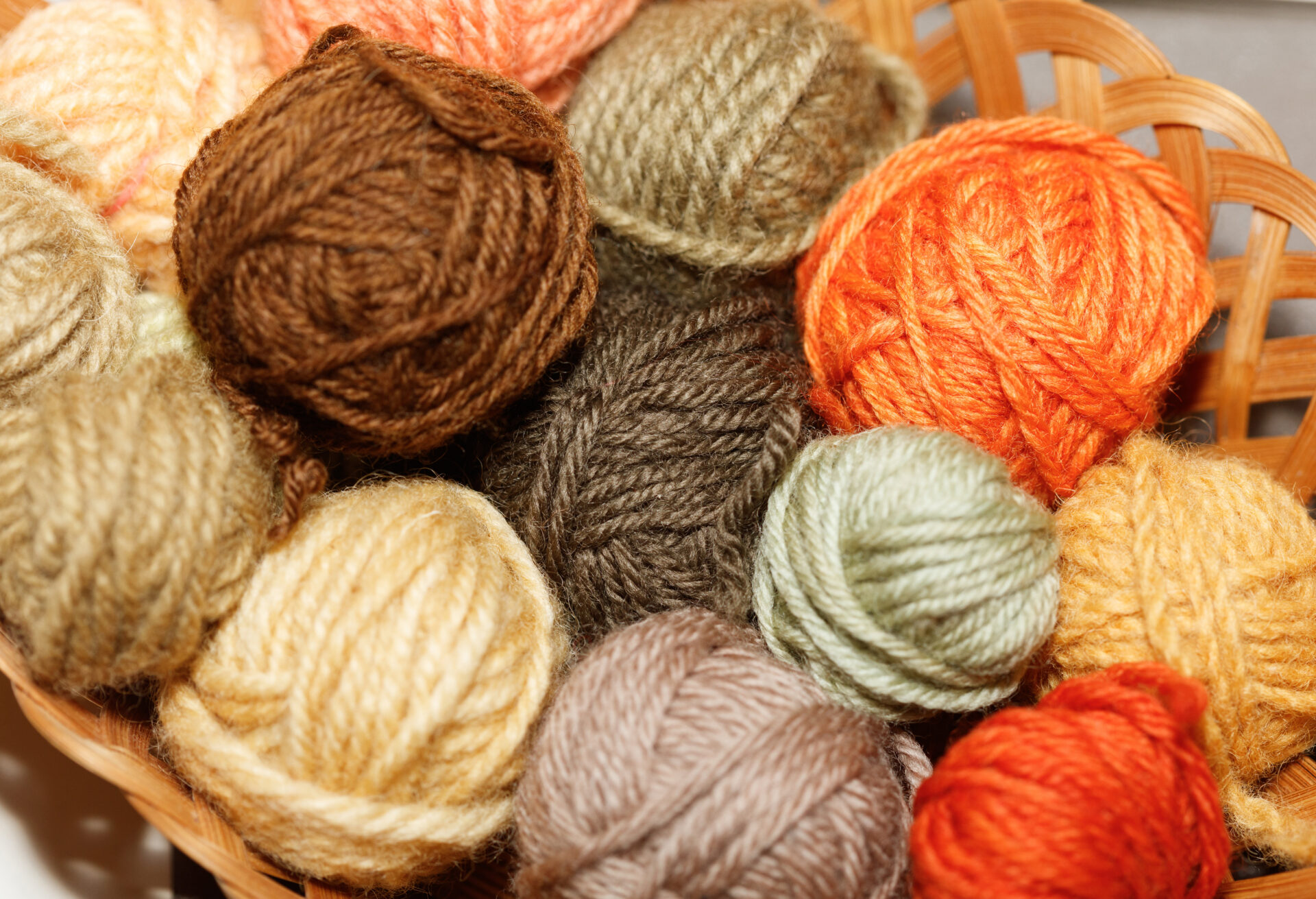 10 Best Super Bulky and Jumbo Yarns for Crochet Projects - Little World of  Whimsy
