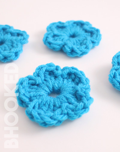 9+ Easiest Crochet Flower Patterns in 2024 (for beginners!) - Little ...