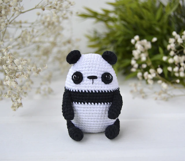 Peter Panda Crochet pattern by Sweetamigurumidesign