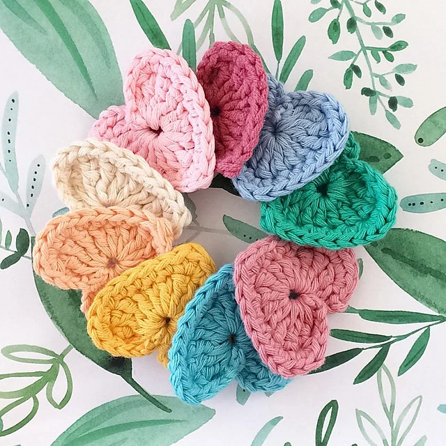 FREE Strawberries Vines and Flowers: Crochet pattern