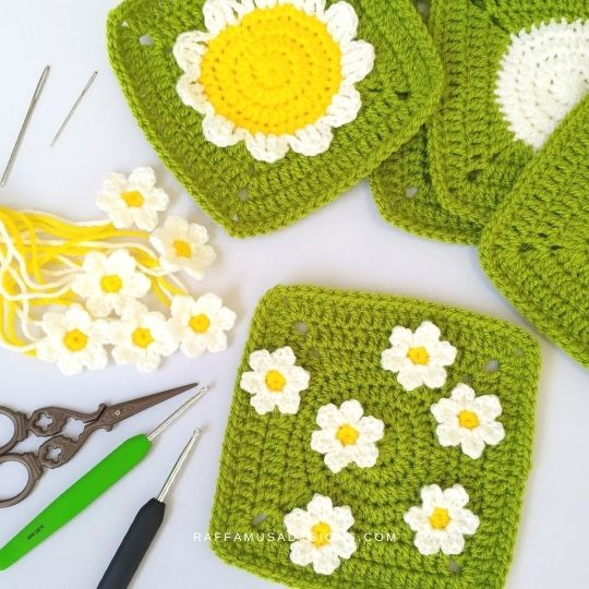 Crochet Daisy Granny Square Blanket- Free Crochet Pattern - A Crafty Concept
